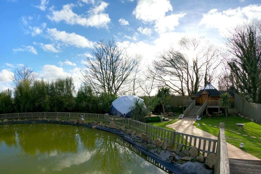 Romantic Treehouse With Hot Tub & Bbq * Praze an Beeble