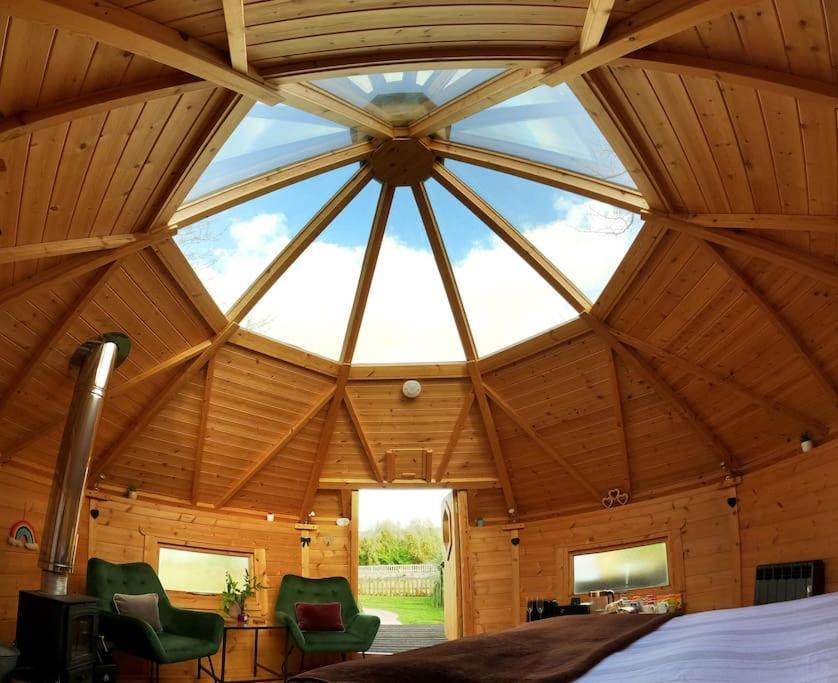 Romantic Treehouse With Hot Tub & Bbq * Praze an Beeble