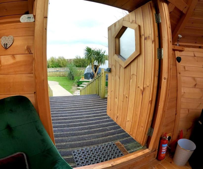 Romantic Treehouse With Hot Tub & Bbq Praze an Beeble